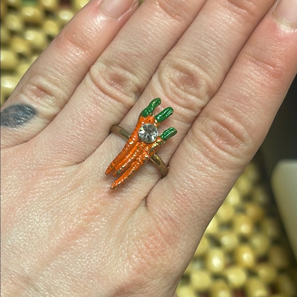 Elegant Carrot Design Ring with Crystal Accent
